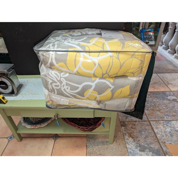 Madison Park Lola 7 Pieces California King Comforter Set Yellow Gray NEW - Picture 15 of 16